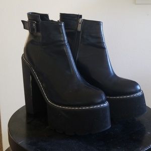 Platform faux Leather Boots 👆❤